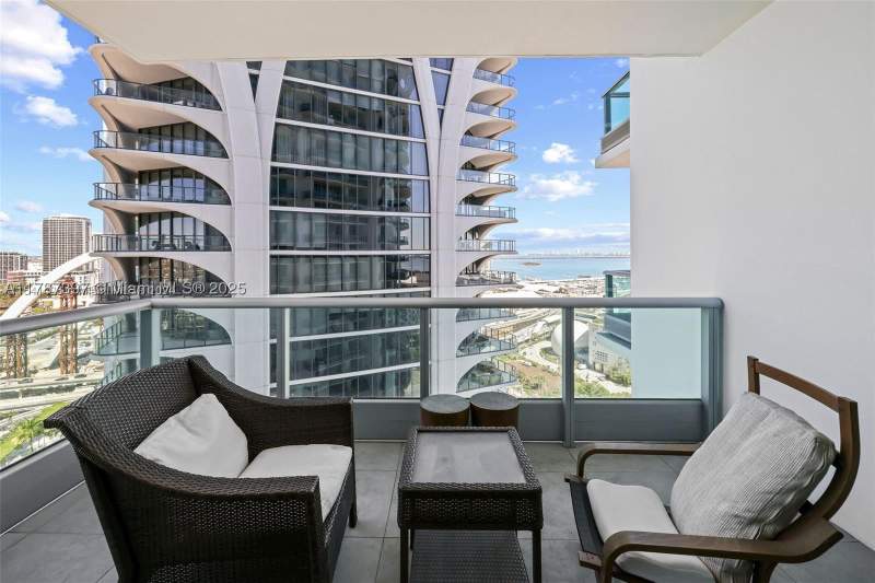 1 bedroom Condominium at 900 Biscayne Blvd 2410, 900 Biscayne Bay Condo, Miami — photo 2
