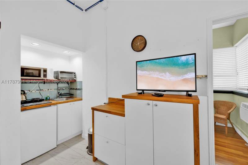 0 bedroom Condominium at 255 W 24th St 136, The Mantell Condo, Miami Beach — photo 3