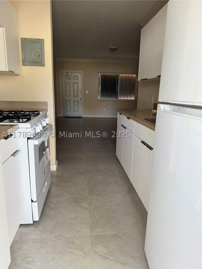2 bedroom StockCooperative at 17051 NE 23rd Ave 1J, Greynolds Arms Co-Op Apts, North Miami Beach — photo 2