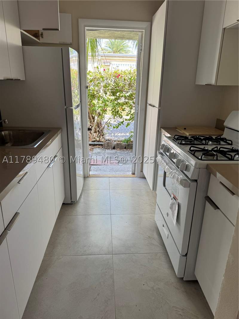 2 bedroom StockCooperative at 17051 NE 23rd Ave 1J, Greynolds Arms Co-Op Apts, North Miami Beach — photo 3