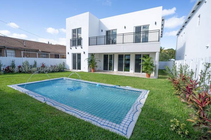 4 bedroom SingleFamilyResidence at 910 SW 24th Rd, Brickell Estates, Miami — photo 2