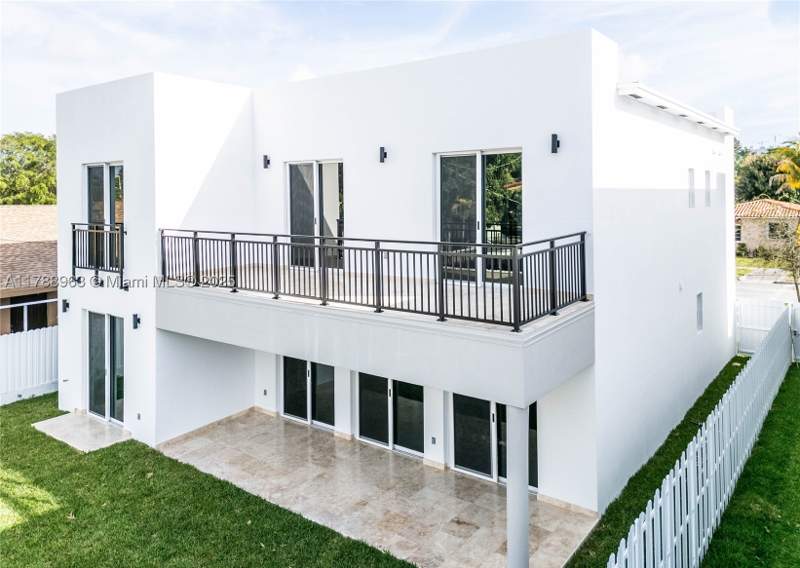 4 bedroom SingleFamilyResidence at 910 SW 24th Rd, Brickell Estates, Miami — photo 3