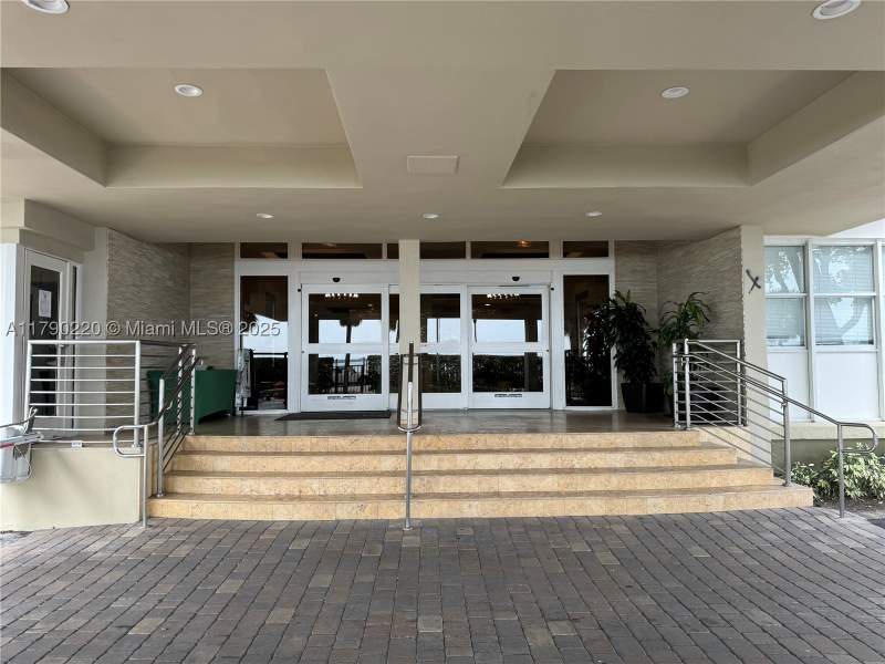 1 bedroom Condominium at 1420 Brickell Bay Dr 103A1, Bayshore Place Condo, Miami — photo 2