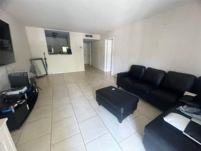 1 bedroom Condominium at 482 NW 165th St Rd A203, Montecarlo Condo, Miami — photo 4