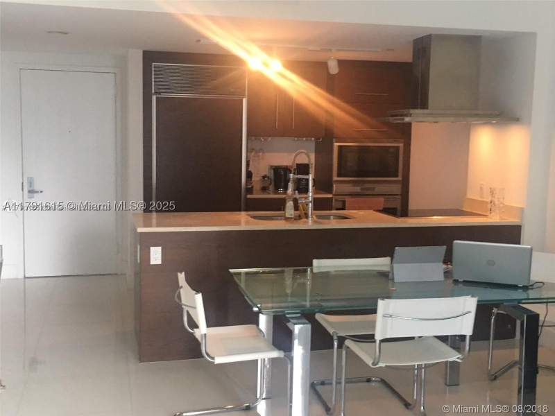 1 bedroom Condominium at 485 Brickell Ave 1903, Icon Brickell Condo No 3, Miami — photo 2