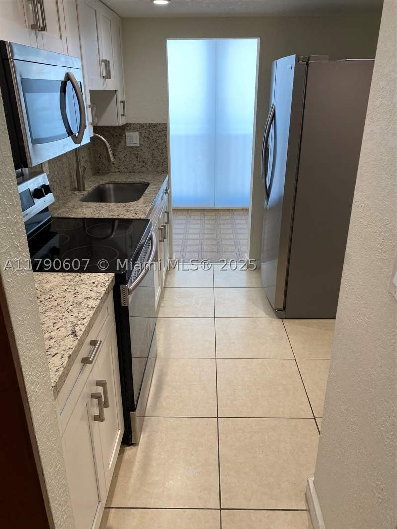 1 bedroom Condominium at 9411 SW 4th St 404, Versaille Gardens I Condo, Miami — photo 5