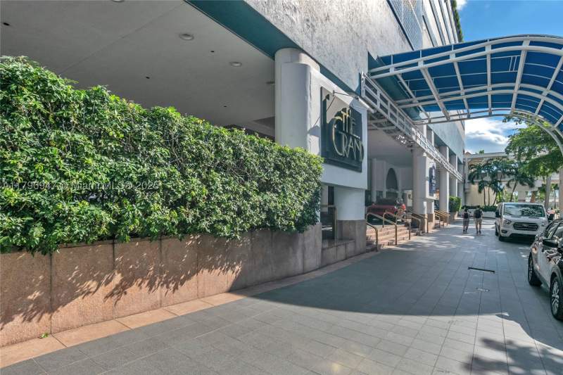1 bedroom Condominium at 1717 N Bayshore Dr A-3144, Venetia Condo, Miami — photo 3