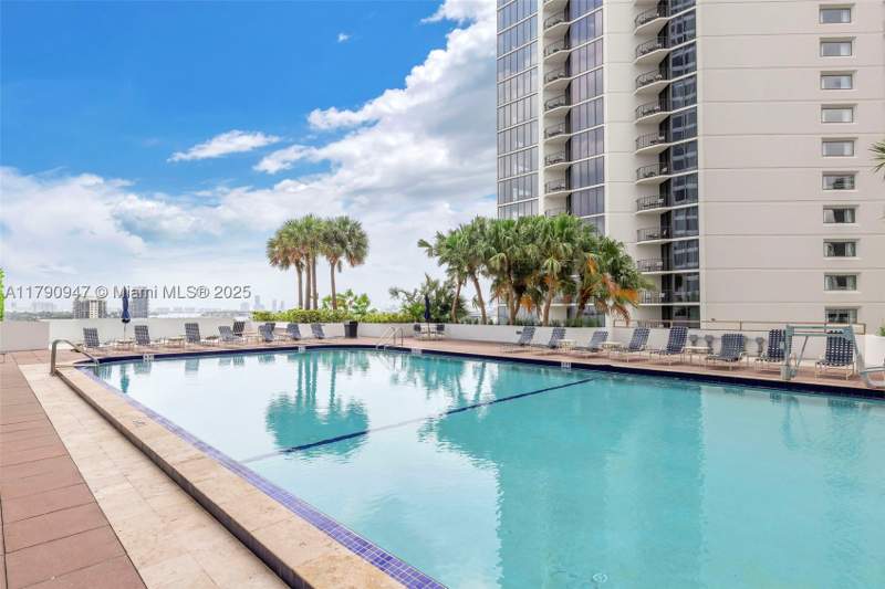 1 bedroom Condominium at 1717 N Bayshore Dr A-3144, Venetia Condo, Miami — photo 4