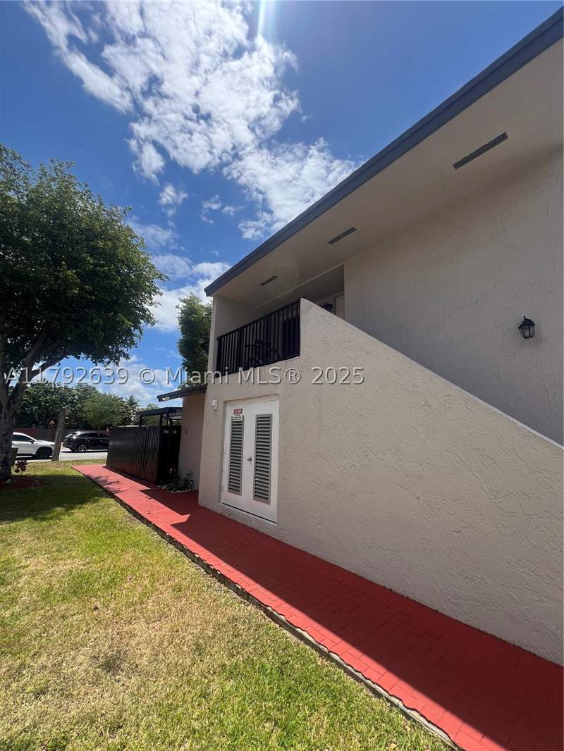 3 bedroom Townhouse at 6725 SW 137th Ct 14D, Tangerines Condo Ph I, Miami — photo 2