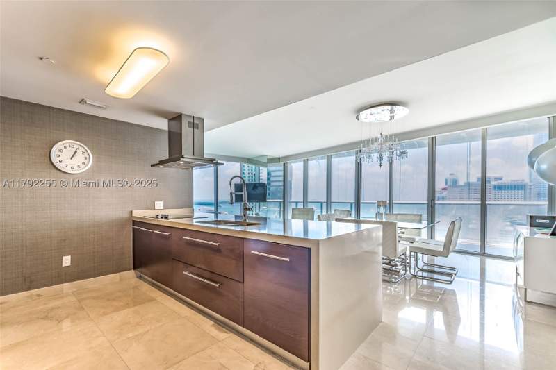 3 bedroom Condominium at 495 Brickell Ave 2801, Icon Brickell No Two, Miami — photo 2