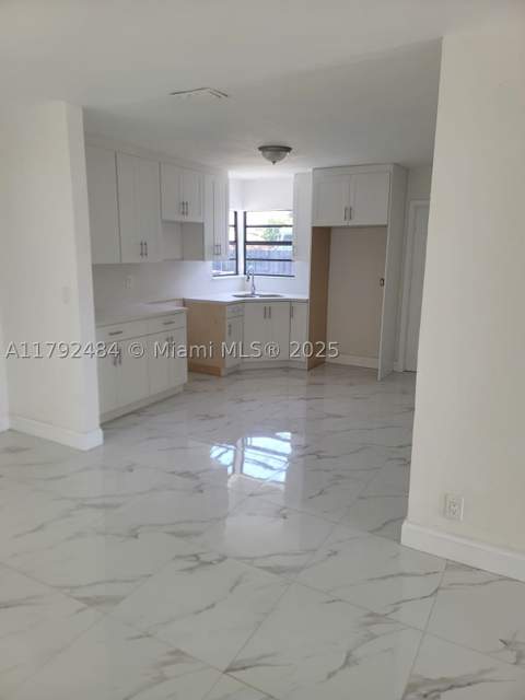 9340 Martinique Dr, Cutler Bay FL - photo 8 of 15