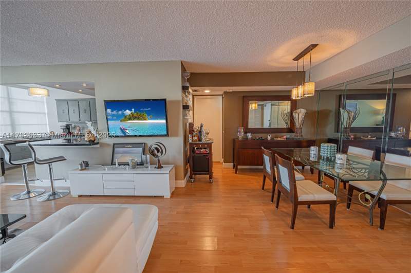 2 bedroom Condominium at 301 174th St 401, Winston Towers 500 Condo, Sunny Isles Beach — photo 4