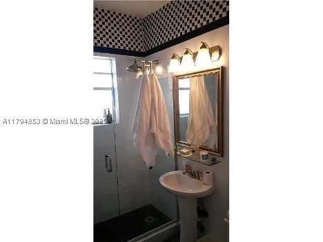 1611 Michigan Ave 19, Miami Beach FL - photo 6 of 6