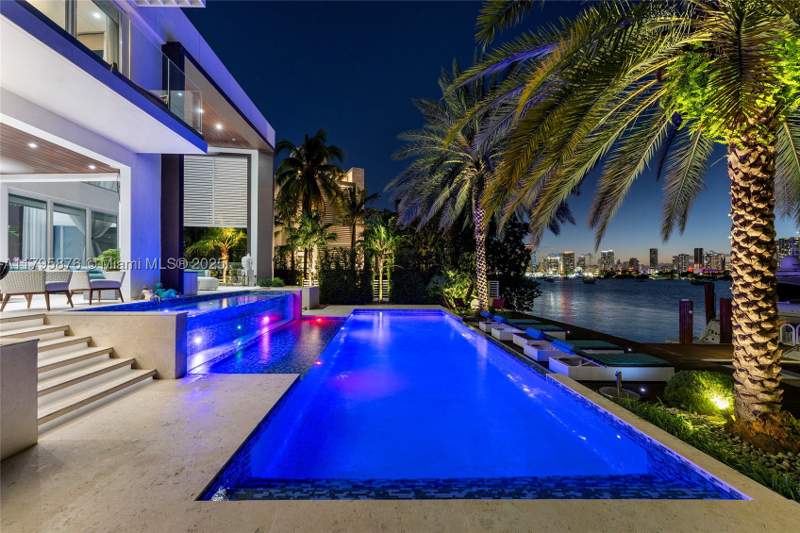 5 bedroom SingleFamilyResidence at 441 N Hibiscus Dr, Hibiscus Island, Miami Beach — photo 2