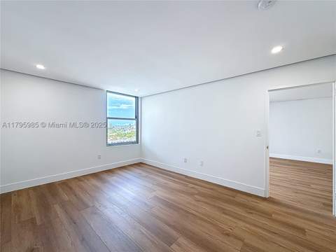 2899 Collins Ave 1218, Miami Beach FL - photo 21 of 44