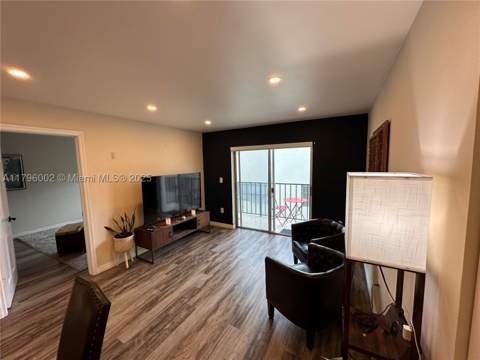 1605 Pennsylvania Ave 303, Miami Beach FL - photo 6 of 29