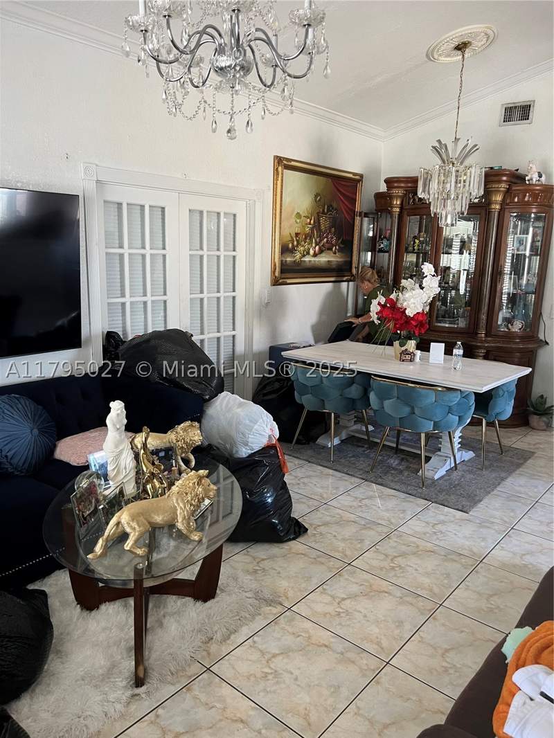 3 bedroom SingleFamilyResidence at 240 E 39th St, Sunset Manor, Hialeah — photo 2