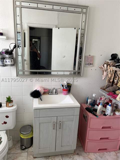 240 E 39th St, Hialeah FL - photo 8 of 10