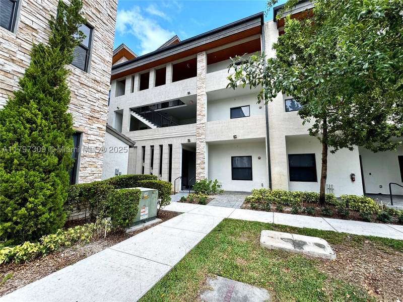 3 bedroom Condominium at 8175 NW 104th Ave 21, Apex At Park Central Cond, Doral — photo 2