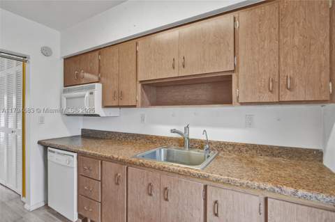 13105 Ixora Ct 319, North Miami FL - photo 14 of 32