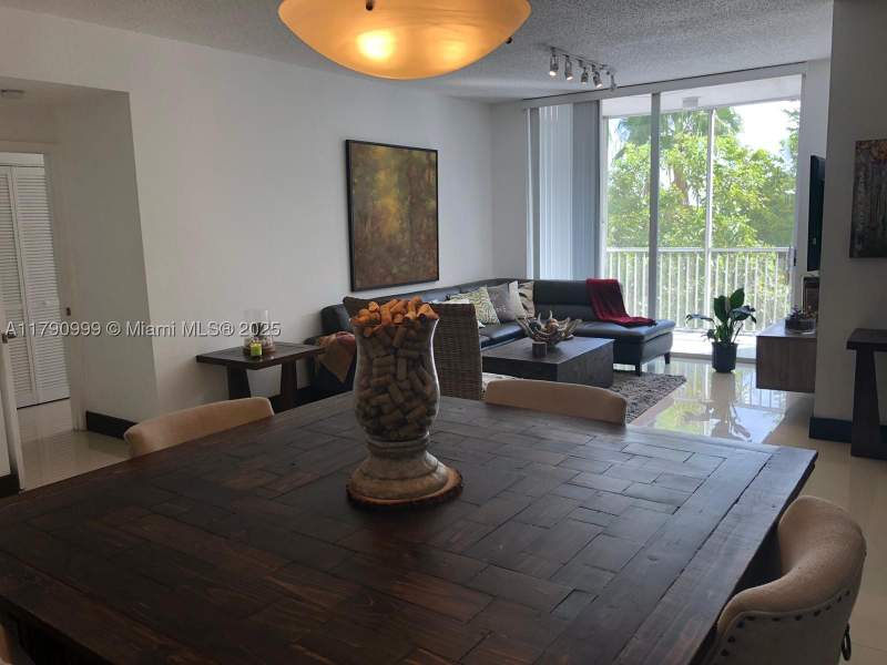 3 bedroom Condominium at 9725 NW 52nd St 407, Doral House Condo No 3, Doral — photo 2