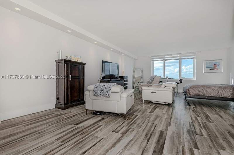 0 bedroom Condominium at 2301 Collins Ave 1532, Roney Palace Condo, Miami Beach — photo 4