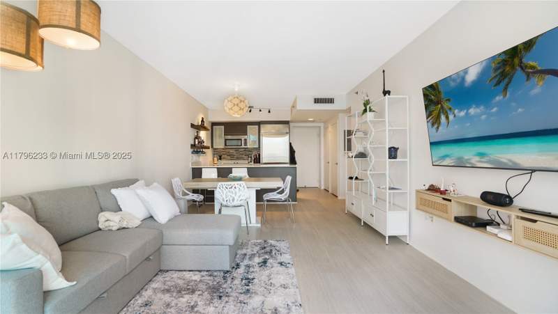 1 bedroom Condominium at 55 SE 6th St 1804, 500 Brickell West Condo, Miami — photo 2