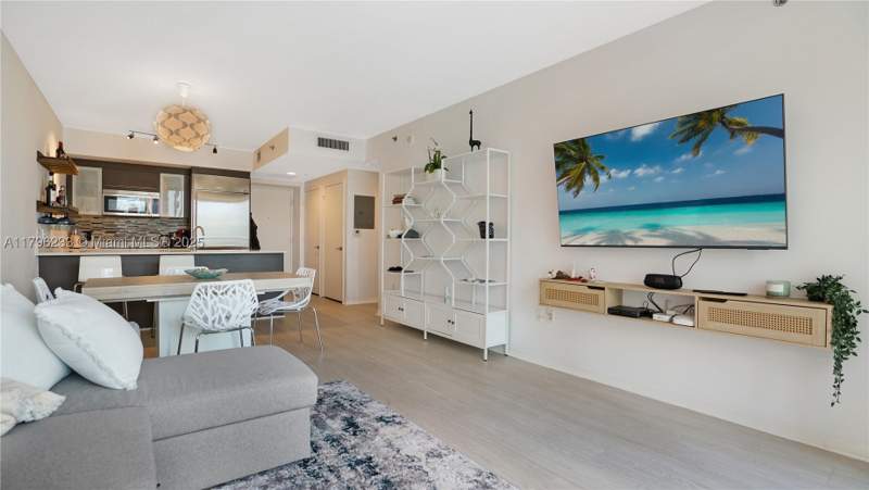 1 bedroom Condominium at 55 SE 6th St 1804, 500 Brickell West Condo, Miami — photo 3