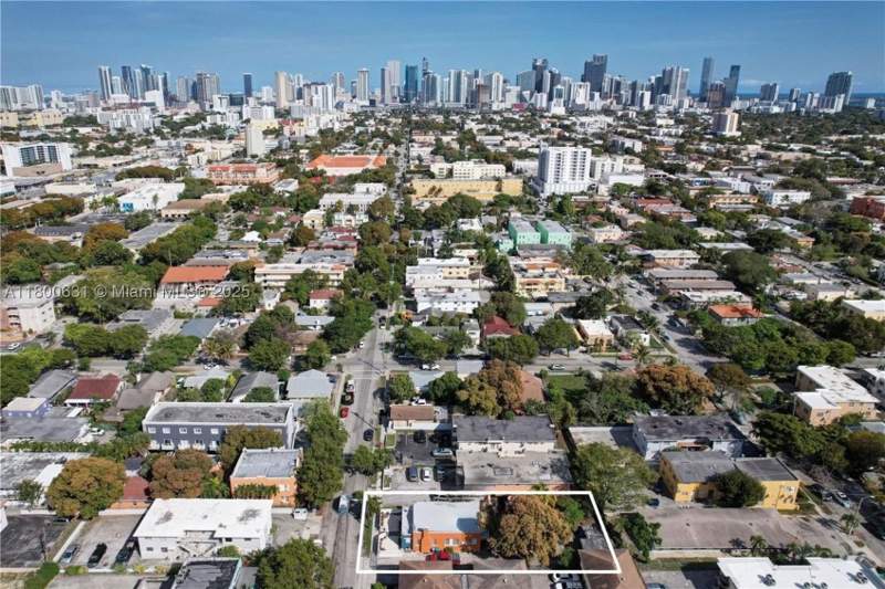 4 bedroom SingleFamilyResidence at 1436 SW 3rd St, Lawrence Est Land Co Sub, Miami — photo 2