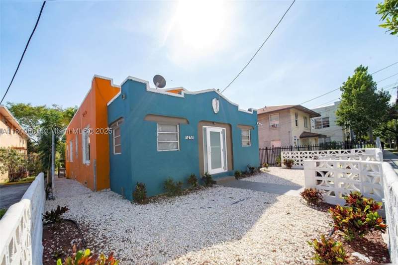 4 bedroom SingleFamilyResidence at 1436 SW 3rd St, Lawrence Est Land Co Sub, Miami — photo 3