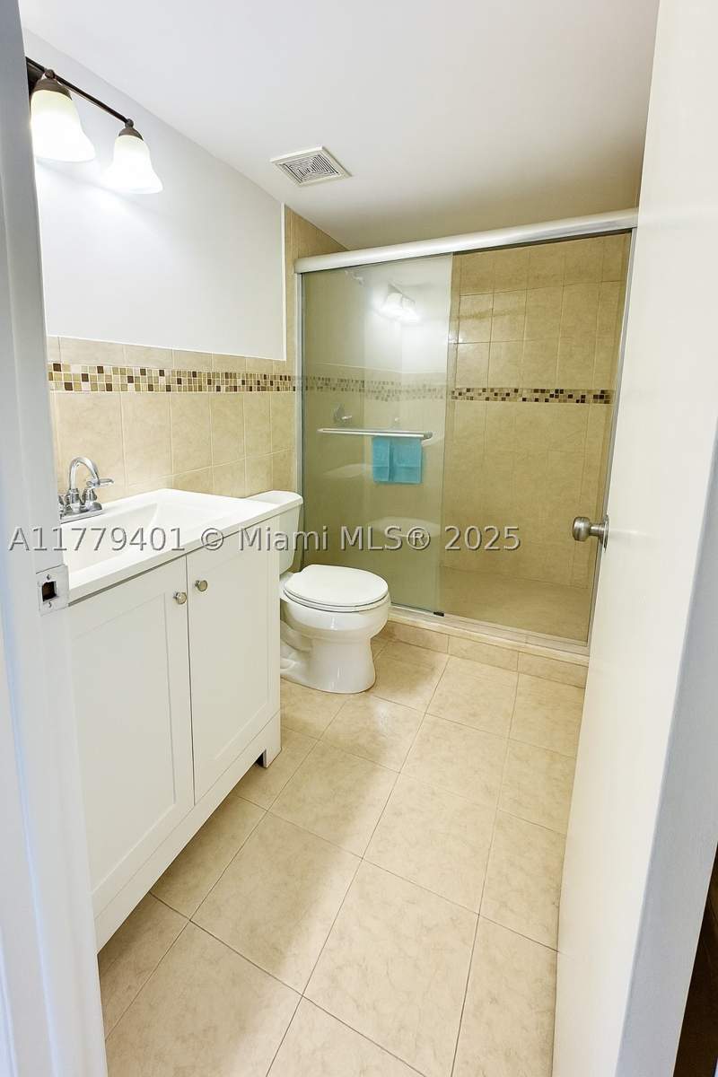 2 bedroom Condominium at 800 NE 199th St 105D, Northlake Vlg At Calif Cl, Miami — photo 5