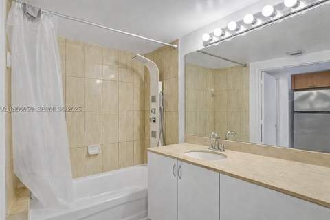 1750 N Bayshore Dr 4007, Miami FL - photo 10 of 25
