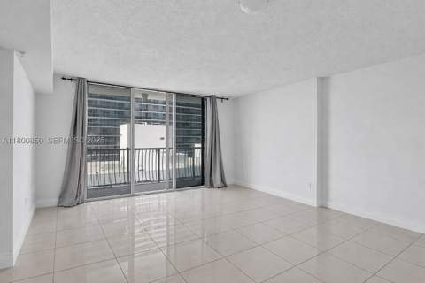 1750 N Bayshore Dr 4007, Miami FL - photo 9 of 25