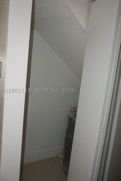 8098 NW 99th Ter, Hialeah Gardens FL - photo 14 of 37