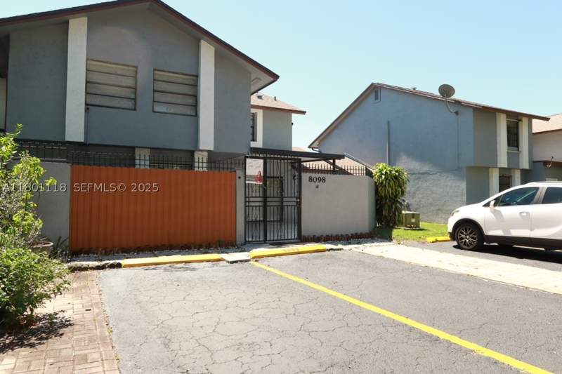 3 bedroom Condominium at 8098 NW 99th Ter, Hydra Villas At Samari, Hialeah Gardens — photo 2