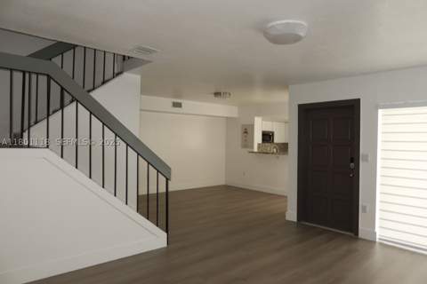 8098 NW 99th Ter, Hialeah Gardens FL - photo 9 of 37
