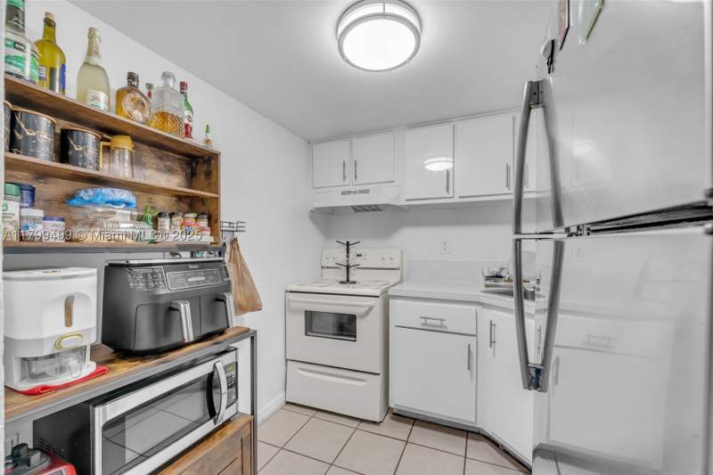 1 bedroom Condominium at 4550 NW 9th St 106E, Yolanda Villas Condo, Miami — photo 2
