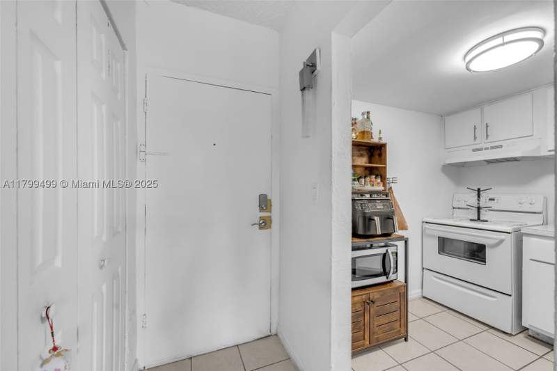 1 bedroom Condominium at 4550 NW 9th St 106E, Yolanda Villas Condo, Miami — photo 3