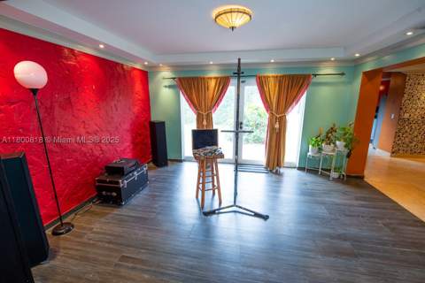 16910 NE 8th Ct, North Miami Beach FL - photo 23 of 41