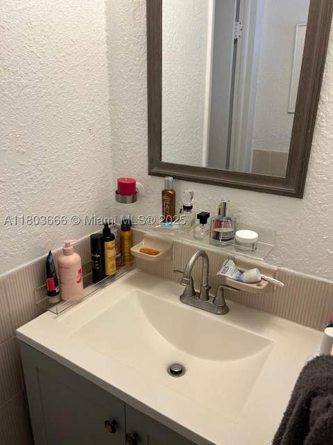 250 180th Dr 108, Sunny Isles Beach FL - photo 7 of 16
