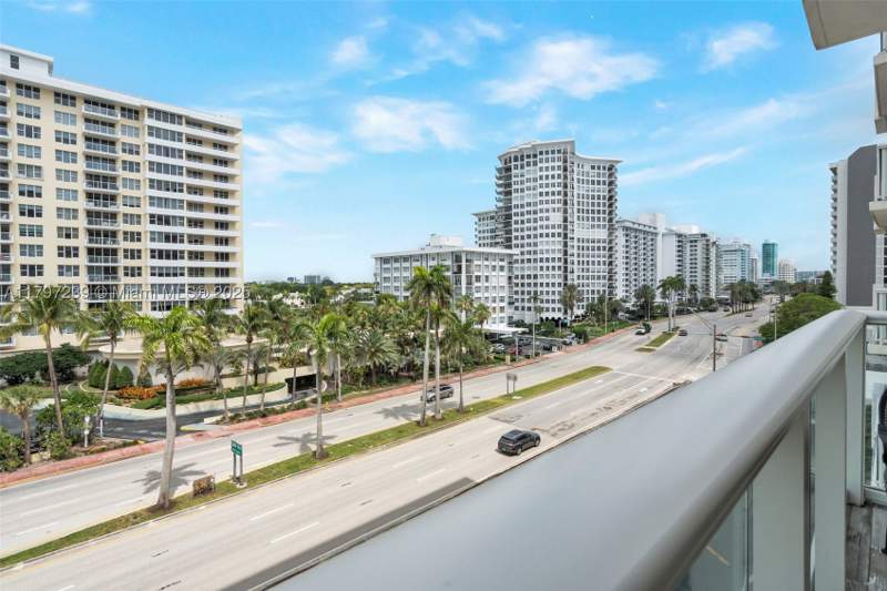 1 bedroom Condominium at 5601 Collins Ave 615, The Pavilion Condo, Miami Beach — photo 3