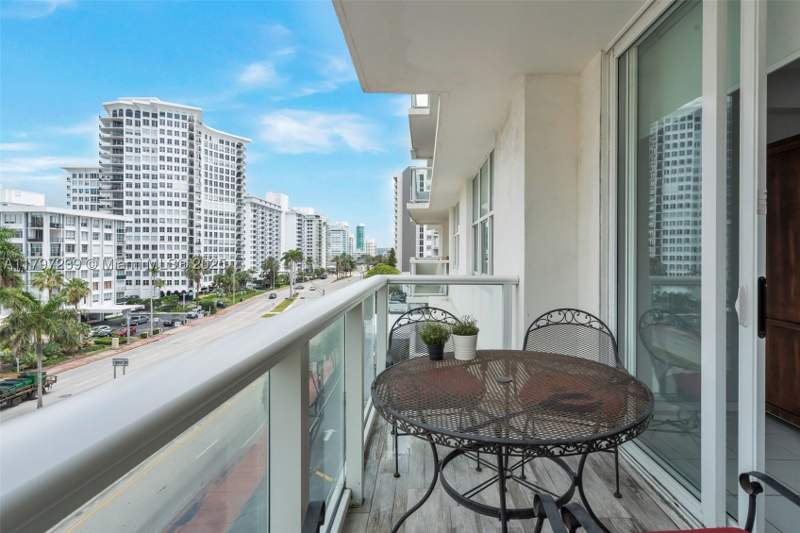 1 bedroom Condominium at 5601 Collins Ave 615, The Pavilion Condo, Miami Beach — photo 4