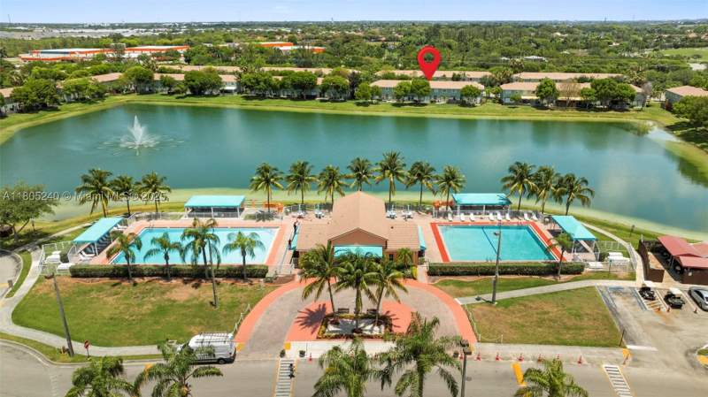 3 bedroom Townhouse at 1458 SE 24th Ct 353, Shoma Townhomes At Keysco, Homestead — photo 2