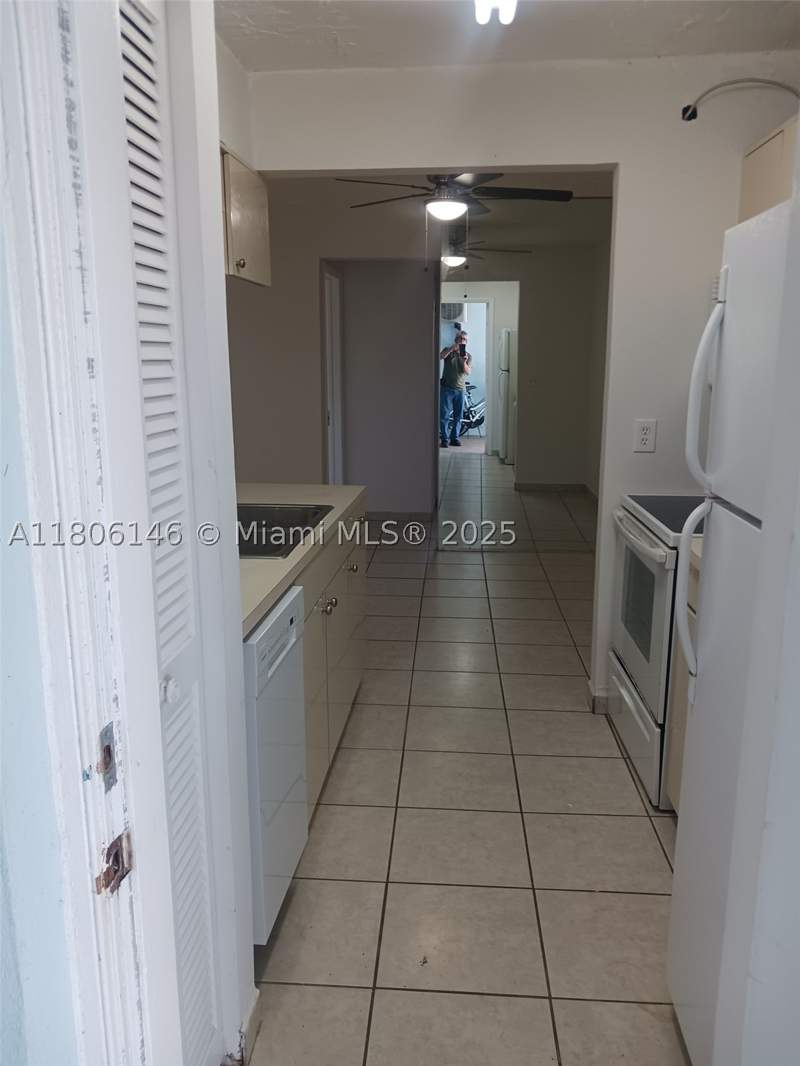 1 bedroom StockCooperative at 2700 NE 135th St 30, Fairmont House Inc - Co-O, North Miami — photo 2