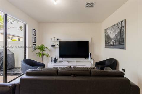 10966 W 33rd Way, Hialeah FL - photo 10 of 35