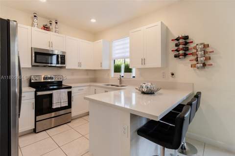 10966 W 33rd Way, Hialeah FL - photo 15 of 35