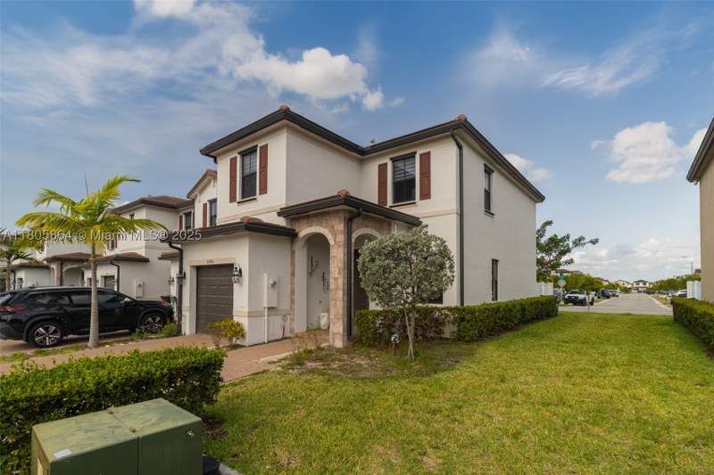 3 bedroom Townhouse at 10966 W 33rd Way, Aquabella North Replat, Hialeah — photo 2