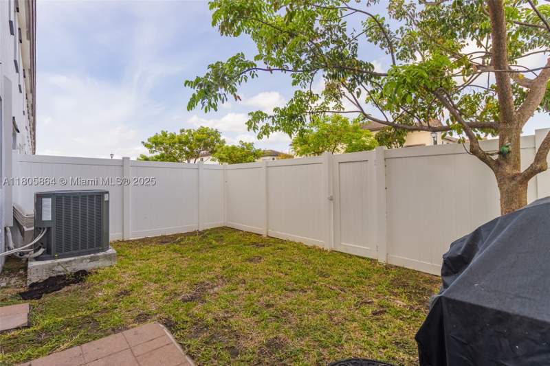 3 bedroom Townhouse at 10966 W 33rd Way, Aquabella North Replat, Hialeah — photo 5