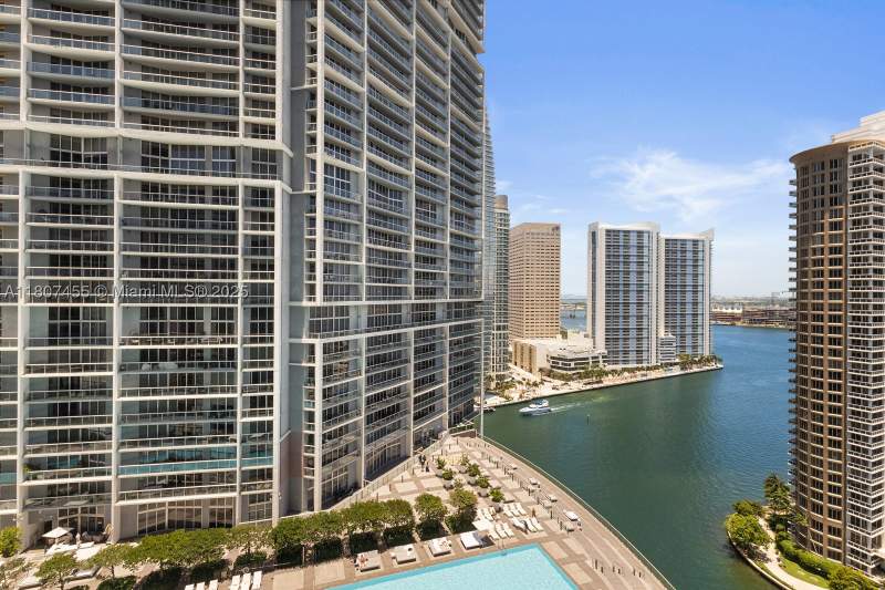 2 bedroom Condominium at 495 Brickell Ave 2304, Icon Brickell No Two, Miami — photo 2