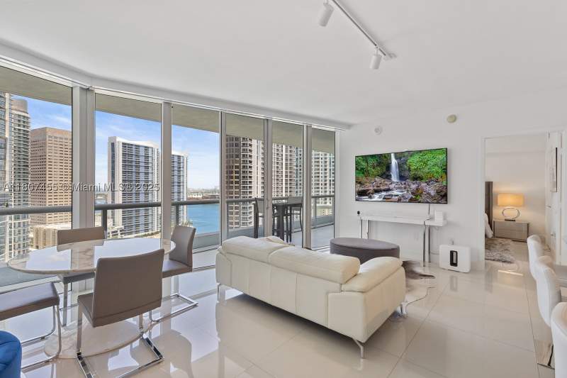 2 bedroom Condominium at 495 Brickell Ave 2304, Icon Brickell No Two, Miami — photo 4